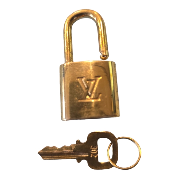 #302 Lv Lock and key - Picture 1 of 3